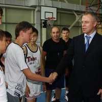 Вячеслав Фетисов посетил физкультурно-оздоровительный комплекс в Приморье