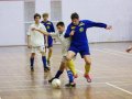 Юноши сражаются за победу на мини-футбольном первенстве