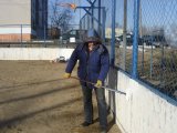 Во Владивостоке готовят к сезону придомовые хоккейные коробки и катки