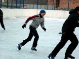 Зимние катки заливают возле 24-х школ Владивостока