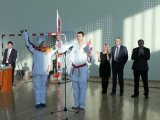 Олимпийский факел передали спортивному комплексу Уссурийска. Фото