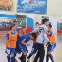 "Мостовик 03-04" выиграл в Новогоднем турнире по мини-футболу. Фото