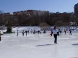Жители Владивостока не довольны качеством льда на стадионе "Строитель". Видео