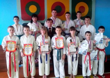 Лесозаводские каратисты завоевали 12 медалей на первенстве края по каратэ