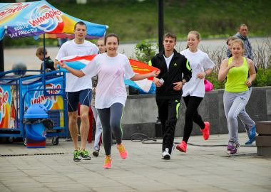 Победителям первого забега в рамках всероссийского проекта «Беги за мной» вручили футболки