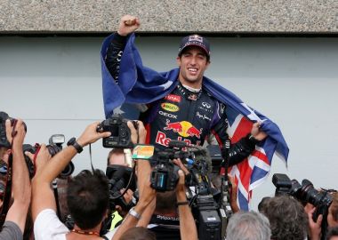 Австралиец Риккьярдо одержал первую в карьере победу в "Ф-1", выиграв Гран-при Канады