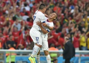 Испанские футболисты проиграли чилийцам и сложили полномочия чемпионов мира