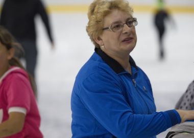 Воспитанники детских домов покатались на коньках в «Фетисов Арене»