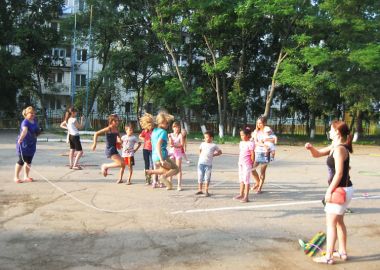 Школьников Владивостока приглашают на «Веселые старты» и «Добрые игры»