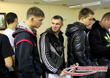 Участники Кубка Приморского края по смешанному боевому единоборству ММА прошли контрольное взвешивание
