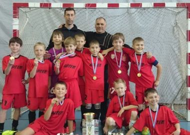 Артемовская команда «Темп» во второй раз выиграла новогодний турнир по футболу