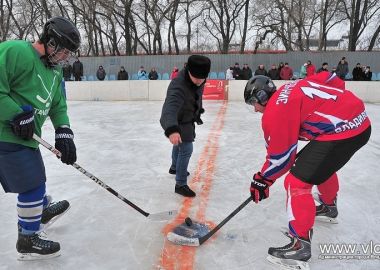Одну из команд сняли с турнира по дворовому хоккею во Владивостоке