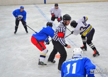 В турнире дворовых хоккейных команд на кубок главы Владивостока определились полуфиналисты