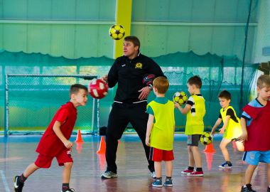 Олег Веретенников провел тренировку для юных футболистов