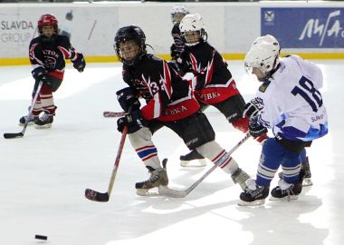 Юные хоккеисты "Адмирала" одержали семь побед в первенстве города