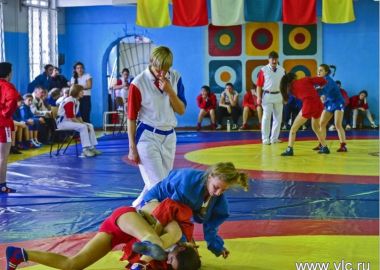 Спортсменки из Владивостока взяли командное золото в чемпионатах по самбо и сумо