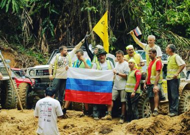 Приморские экипажи "въехали" на третье место в легендарной гонке внедорожников "Rainforest Challenge-2015" в Малайзии