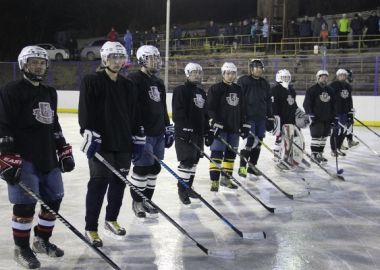 В Артеме проходит хоккейный турнир памяти тренера Дмитрия Ашуркина