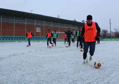 Футболисты "Луча-Энергии" провели снежную тренировку в Крымске