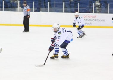 В юношеской хоккейной лиге Приморья определяются лидеры