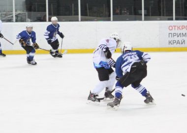 Детский хоккейный турнир в честь Дня защитника Отечества проходит в "Фетисов Арене"