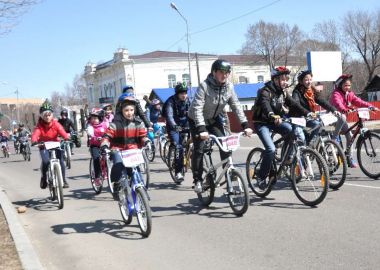 Мемориальный велопробег, посвященный памяти погибших в локальных войнах, поддержали более 200 велосипедистов Приморья