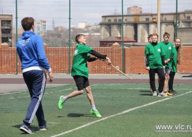 Во Владивостоке стартовал городской турнир по лапте среди школьников