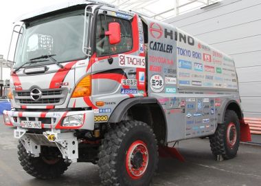 Уникальный грузовик ралли-рейда «Париж-Дакар» тестируют на «Приморском кольце»