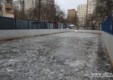Хоккейные коробки Владивостока проверяют на предмет готовности к зимней заливке