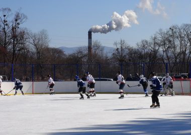 Хоккеисты «Сучана» и «Барса» провели матч на новой площадке в Лозовом