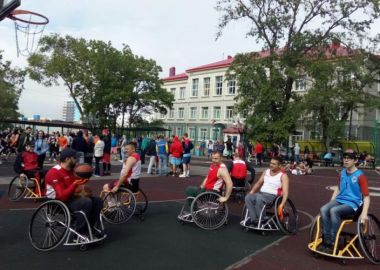 Команда «Солянка» заняла первое место в Кубке Приморья по стритболу на колясках
