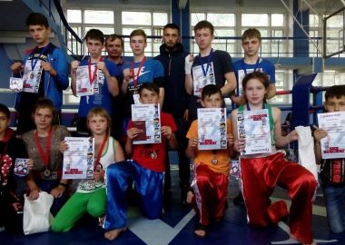 Лесозаводские спортсмены завоевали 13 медалей на турнире по кикбоксингу