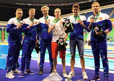 Студенты ДВФУ выиграли бронзовые медали в эстафетном плавании на Всемирной Универсиаде