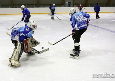 Юные хоккеисты тренируются в новой ледовой арене «Ice тигр»