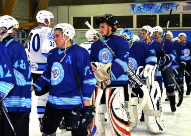 Тремя «сухими» победами стартовал Чемпионат Владивостока по хоккею среди взрослых команд