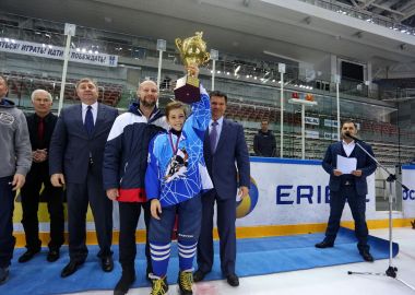 Почти 200 юных хоккеистов поборолись за Кубок Губернатора Приморья