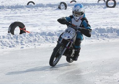 Во Владивостоке пройдут мотогонки на льду озера Юность