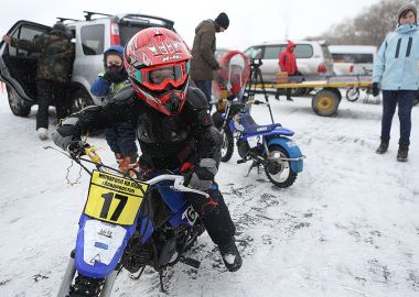 Зимний драйв по-владивостокски: любители скорости сразились на льду озера Юность