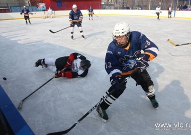 Команда «Викинги» стала победителем турнира по дворовому хоккею на Кубок главы Владивостока