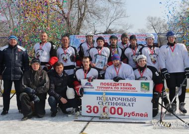 Команда «Викинги» стала победителем турнира по дворовому хоккею на Кубок главы Владивостока