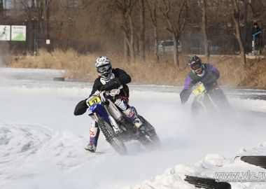 Во Владивостоке состоялся третий этап чемпионата по ледовому мотокроссу