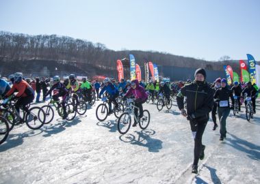 Традиционная зимняя гонка на велосипедах «Тур острова Папенберг» состоялась в Приморье