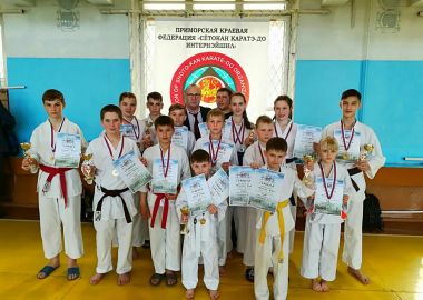 Лесозаводские каратисты завоевали шестнадцать медалей на первенстве края