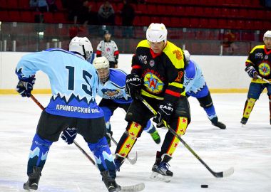 В Приморье стартовал восьмой сезон Ночной хоккейной лиги на Дальнем Востоке
