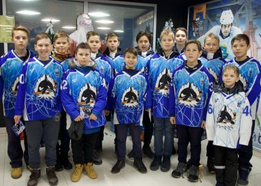 Юные приморские хоккеисты регулярно посещают матчи «Адмирала»