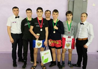 Лесозаводские кикбоксеры вернулись домой с медалями