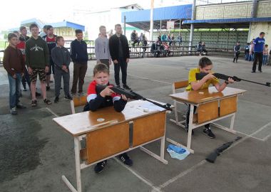 В Лесозаводске в честь международного Олимпийского дня устроили соревнования по дартсу и стрельбе