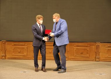 Губернатор Приморья поздравил приморцев с присвоением почетного звания «Заслуженный работник физической культуры Российской Федерации»